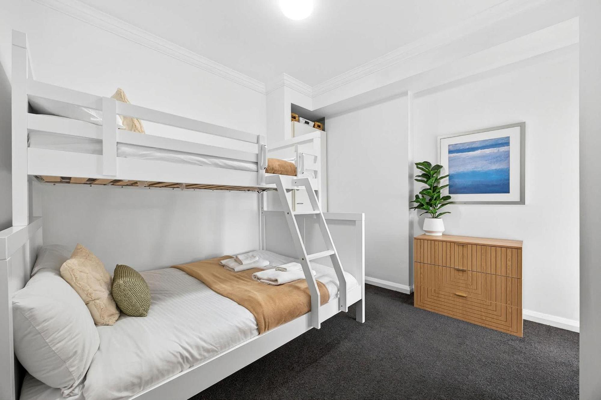 Stylish Cbd 2br With Balcony & Wi-fi Apartment *