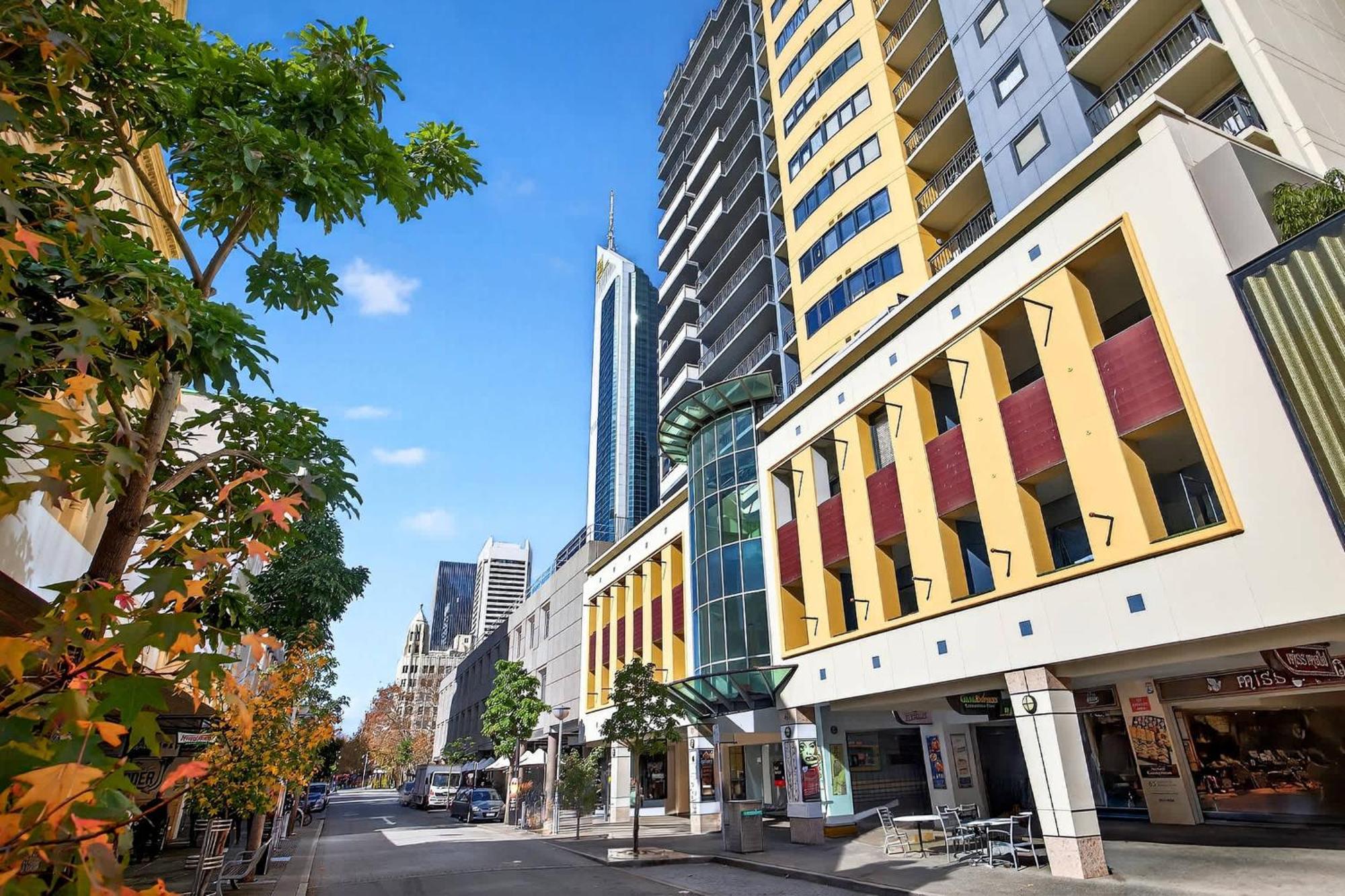 Apartment Stylish Cbd 2br With Balcony & Wi-fi *