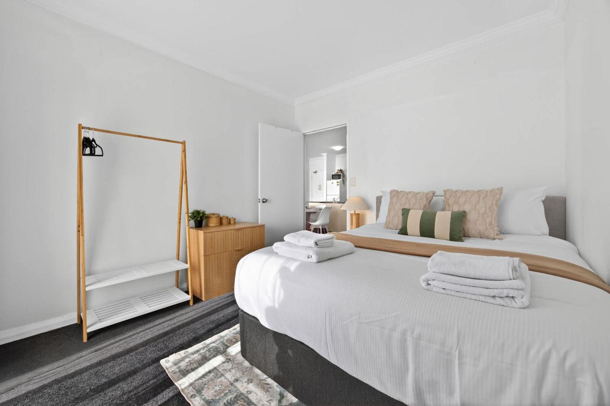 Stylish Cbd 2br With Balcony & Wi-fi Apartment Perth
