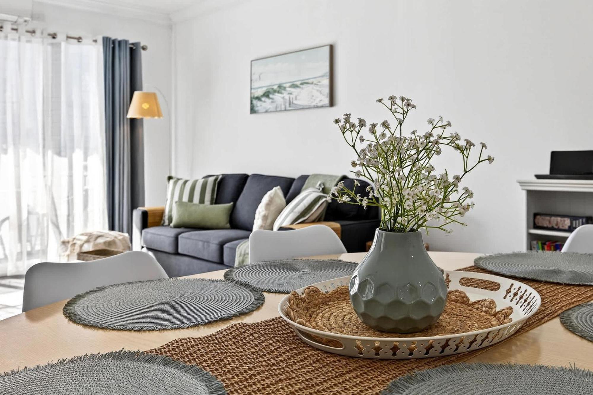 Stylish Cbd 2br With Balcony & Wi-fi Apartment