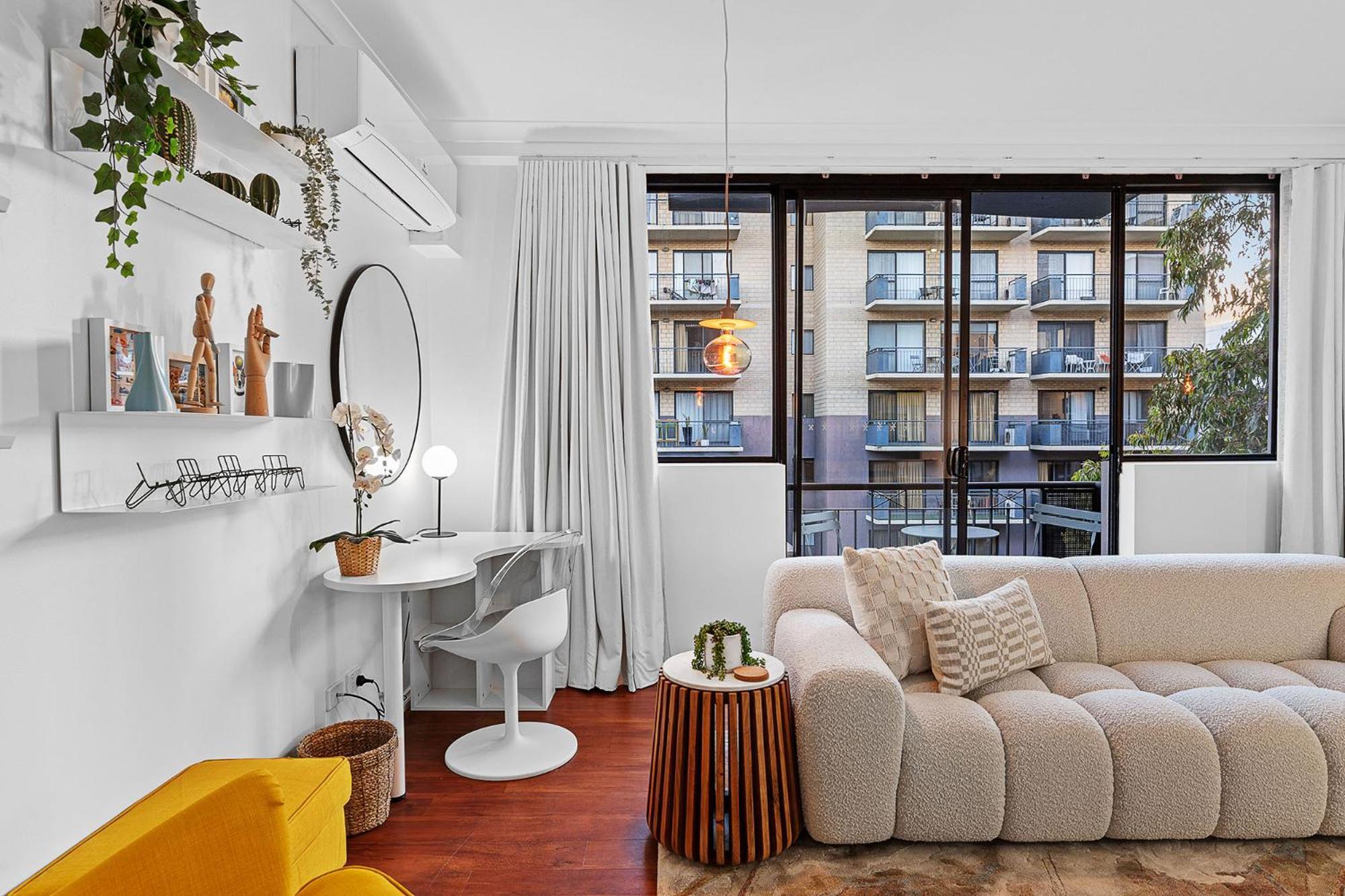 Bespoke East Apartemen *