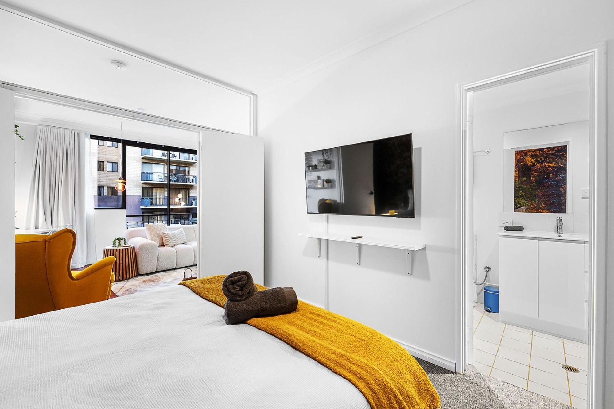 Bespoke East Apartemen