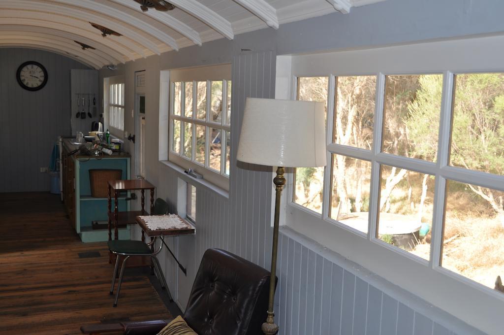 Farm stay Rusty Hollow Railway Carriage *