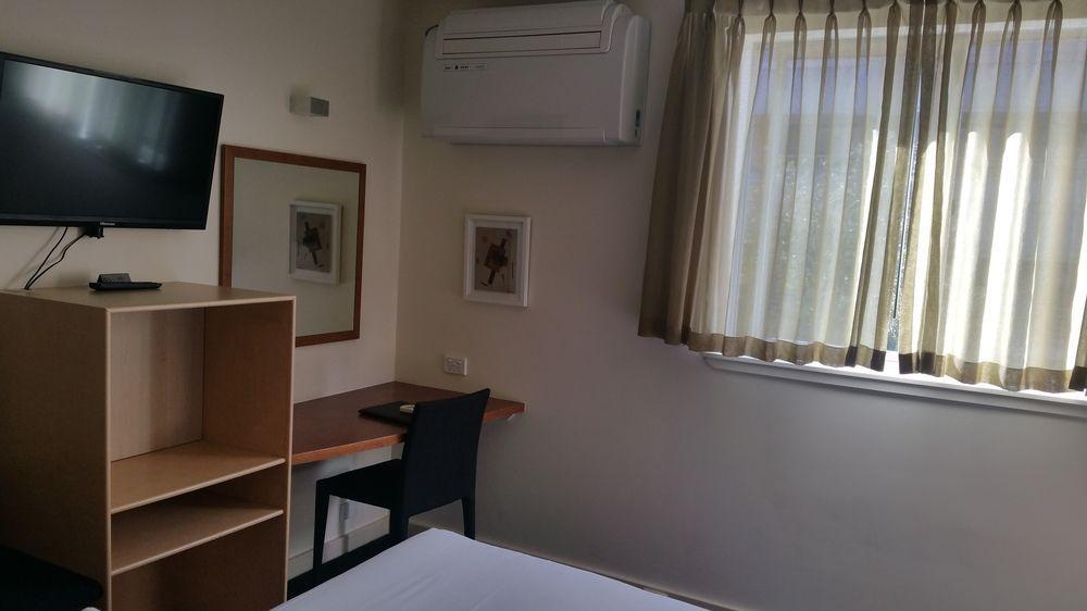 Sullivans Hotel 4*