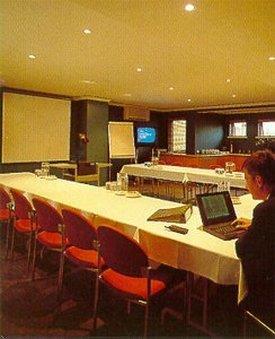 Hillarys Harbour Aparthotel 4*