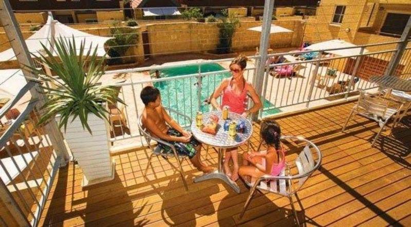 Aparthotel Hillarys Harbour 4*