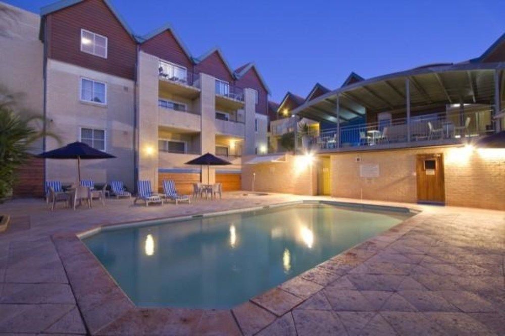 Aparthotel Hillarys Harbour 4*