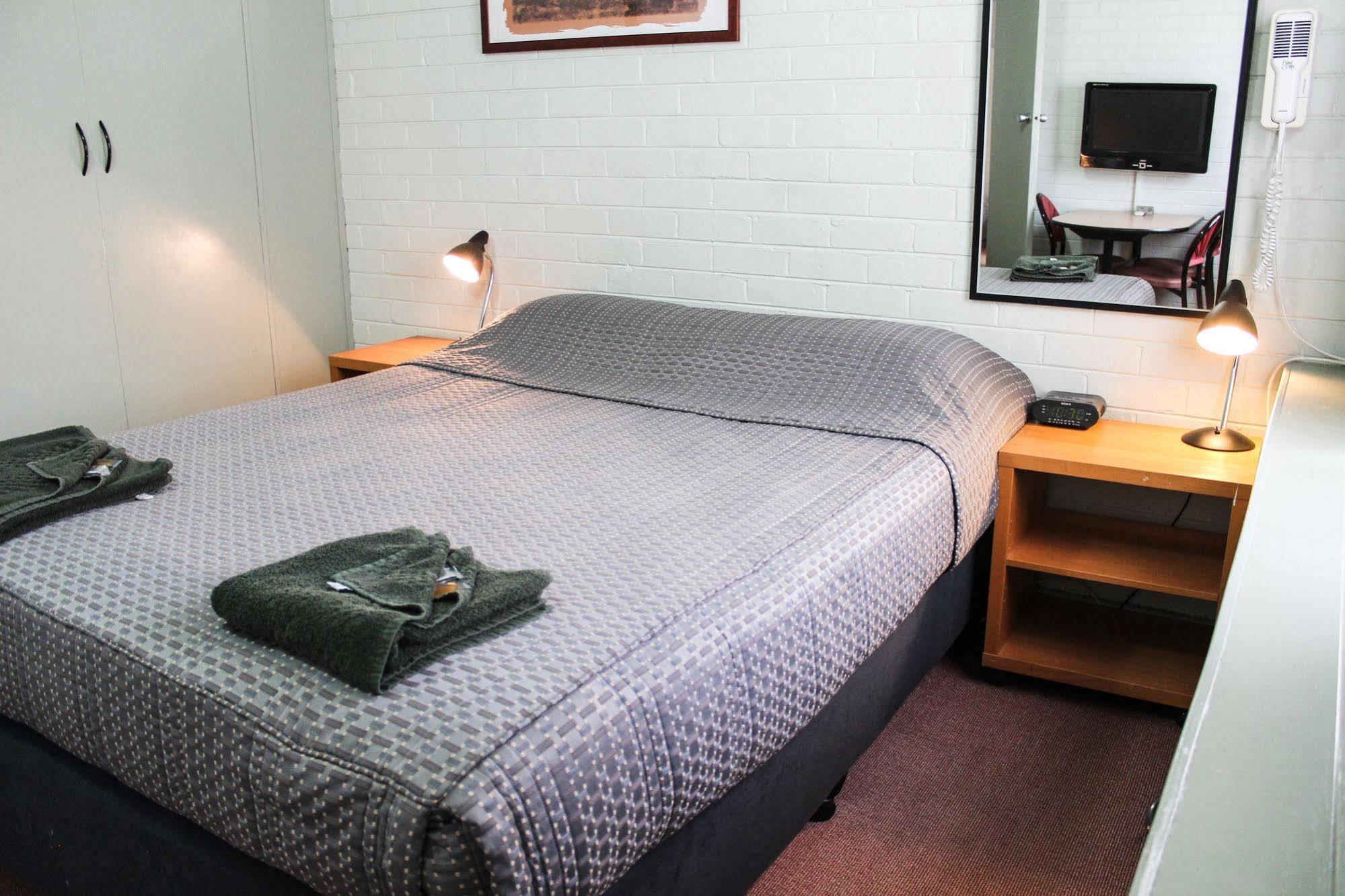 Waters motel Perth
