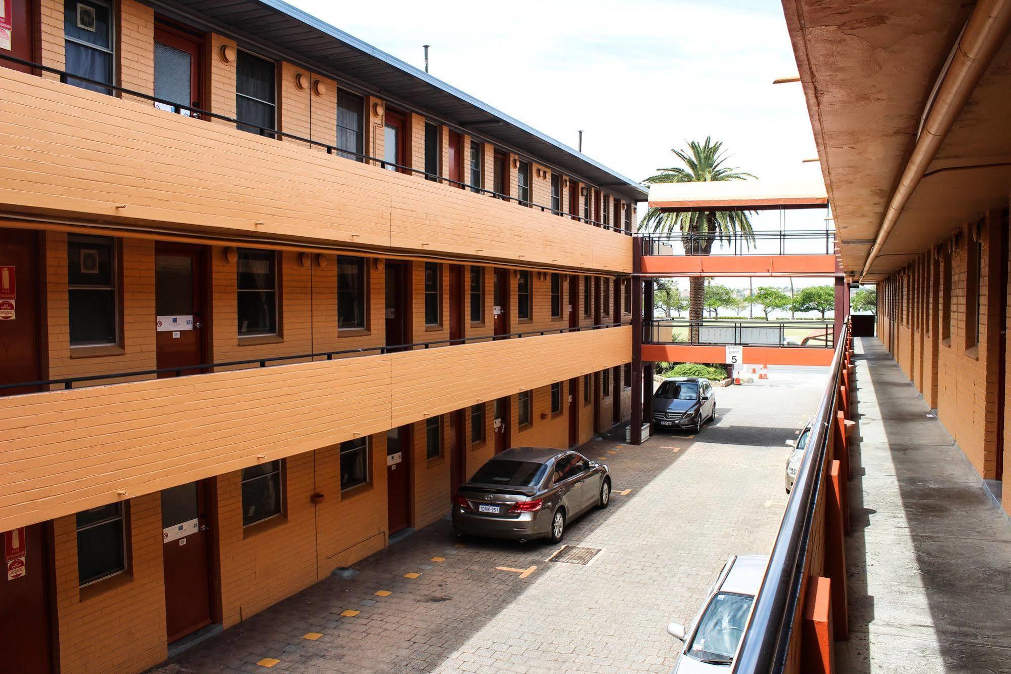motel Waters 3*