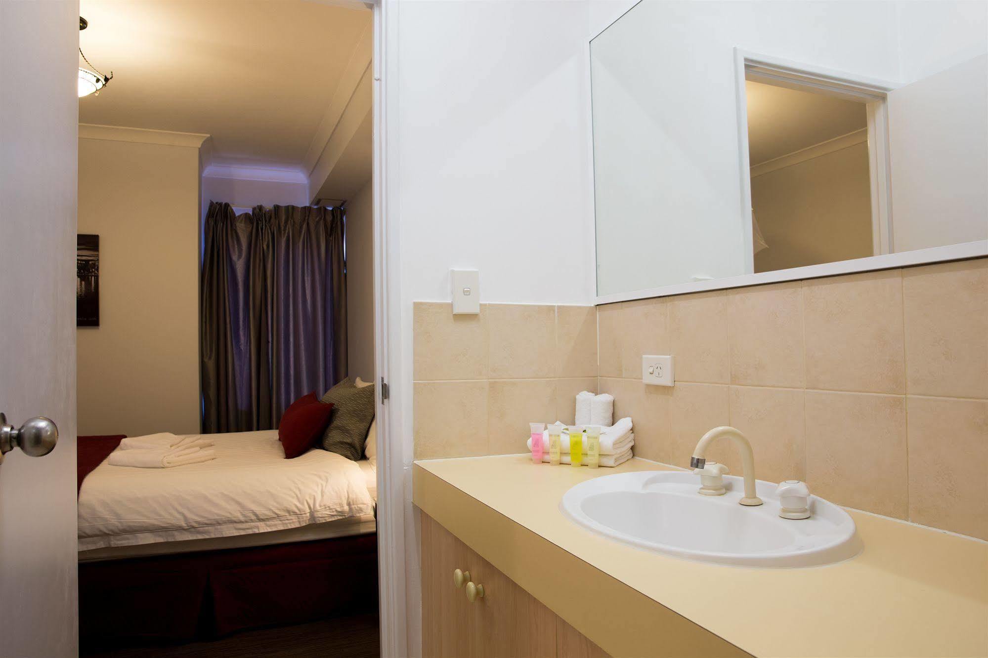 Regal Aparthotel Perth