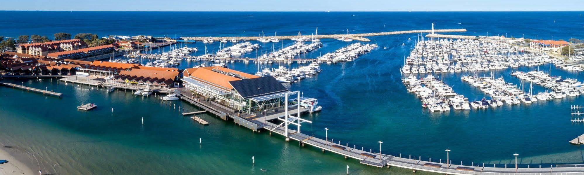 Hillarys Harbour Aparthotel 4*