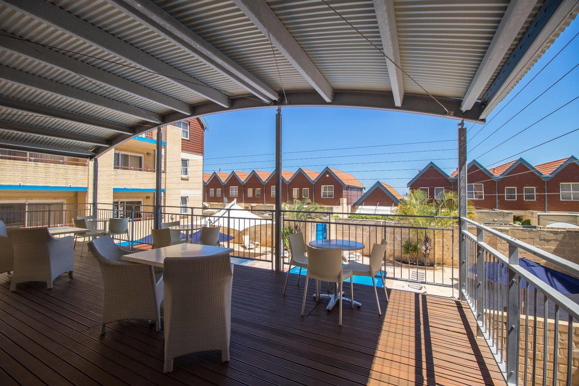 Hillarys Harbour Aparthotel 4*