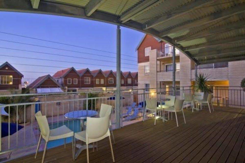 Hillarys Harbour Aparthotel 4*