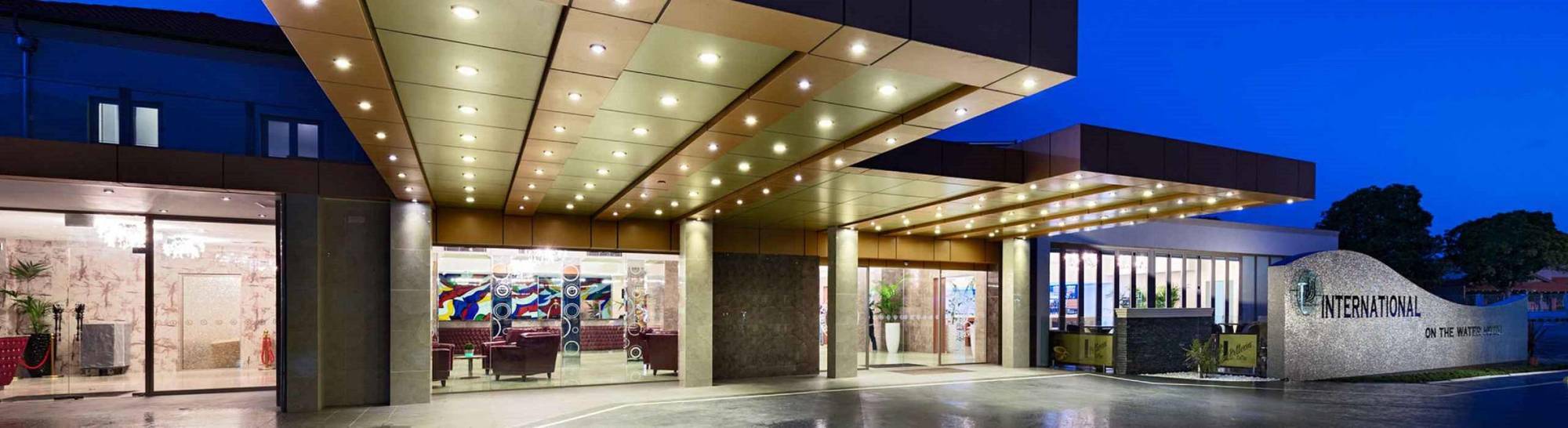 Hotel Swan River 4*