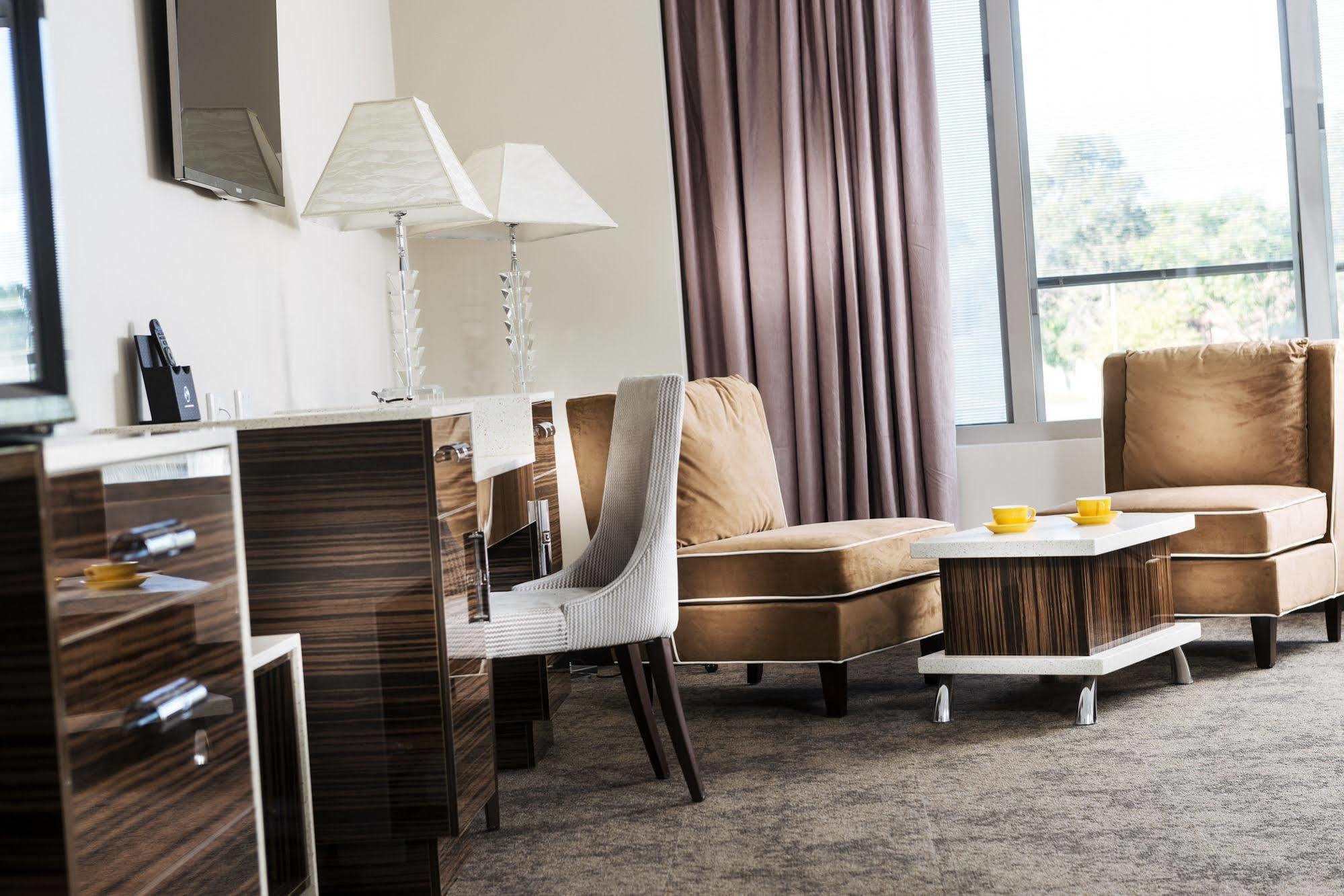 Swan River 4*