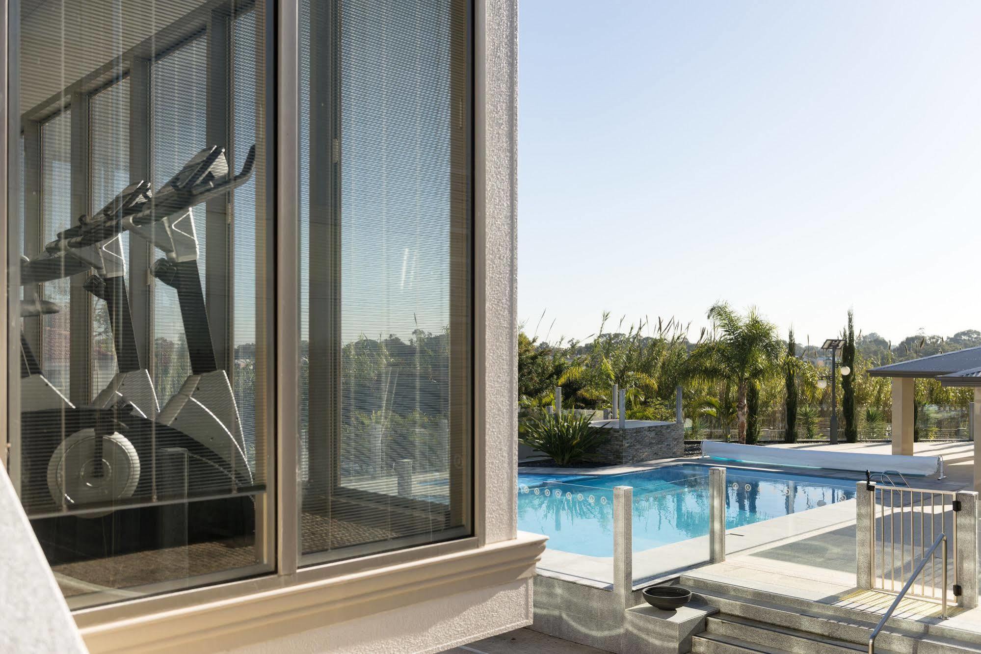 Hotel Swan River 4*