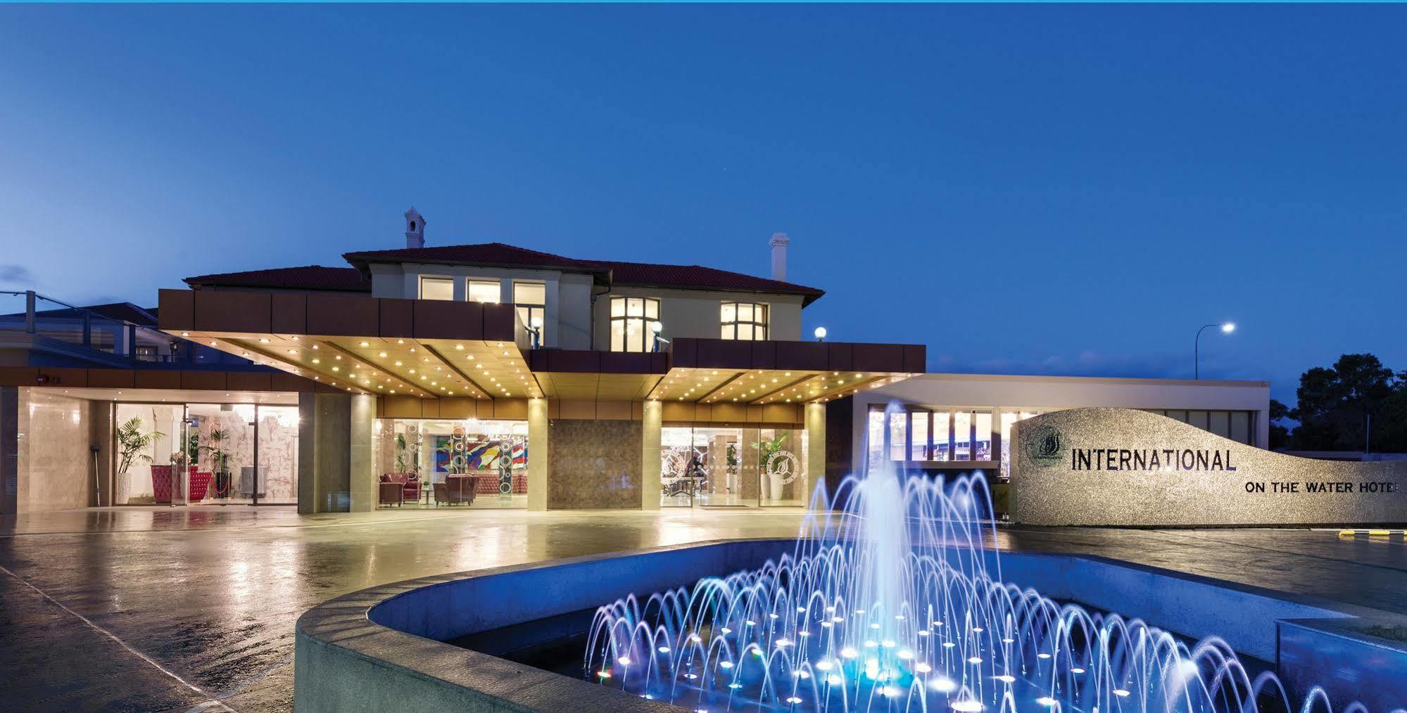 Hotel Swan River 4*