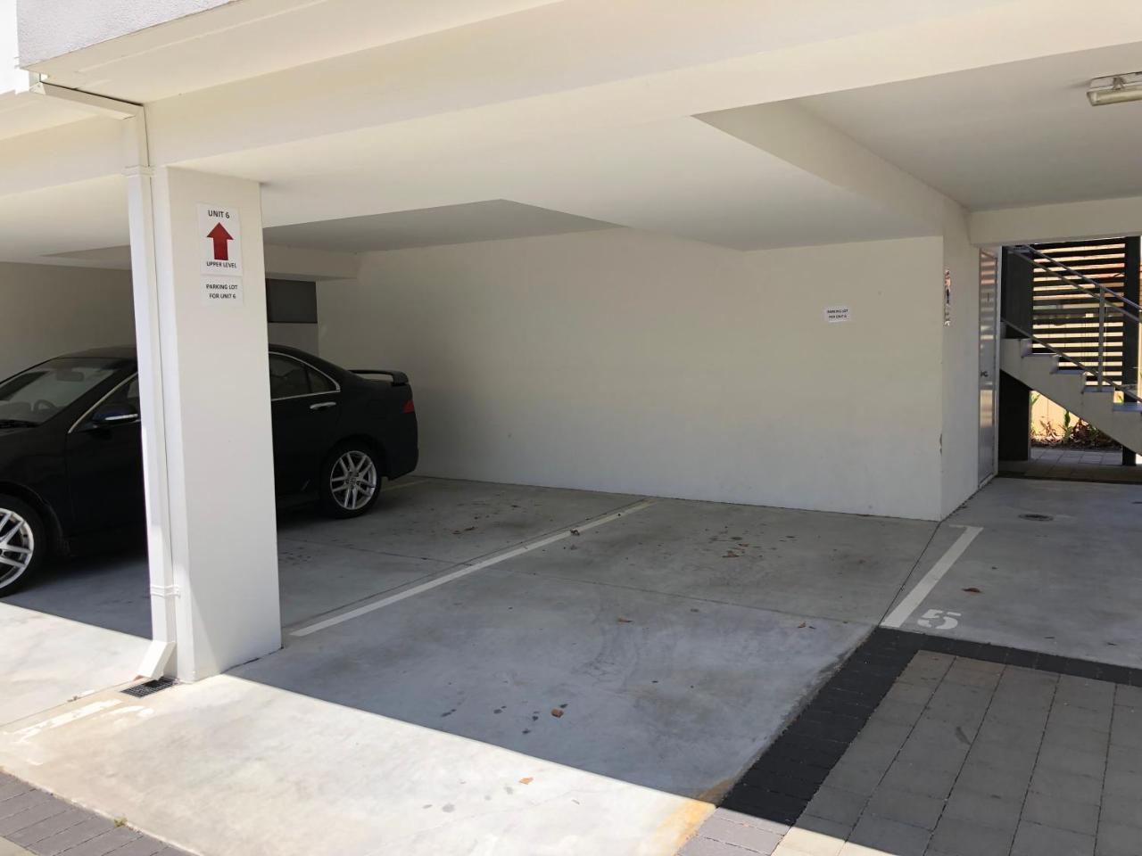 Apartment Gerring Court With Free 1 Car Bay Parking *
