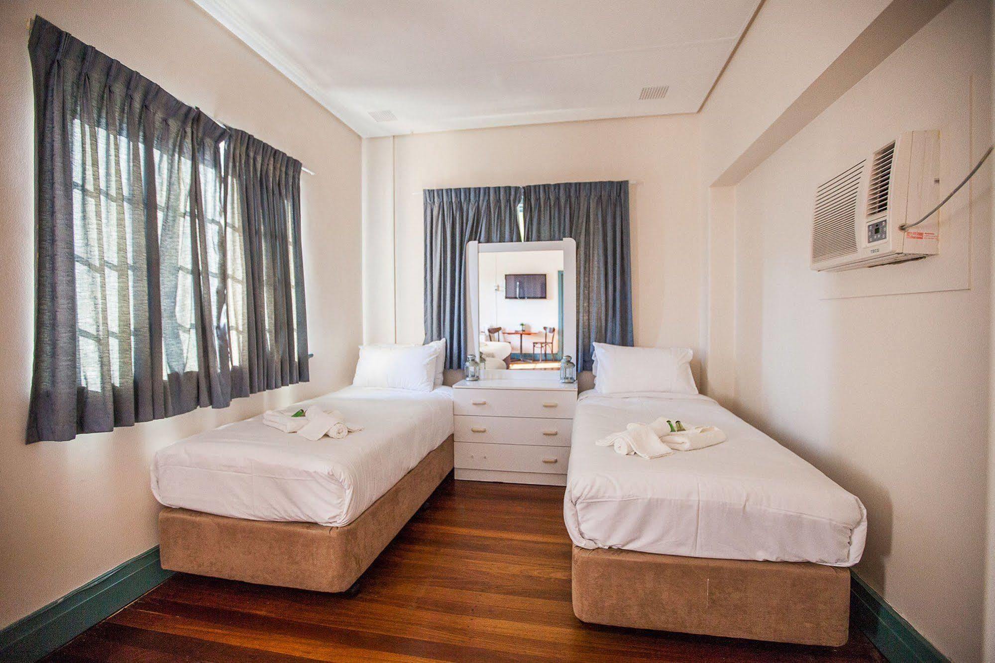 Captain Stirling Hotel 2*