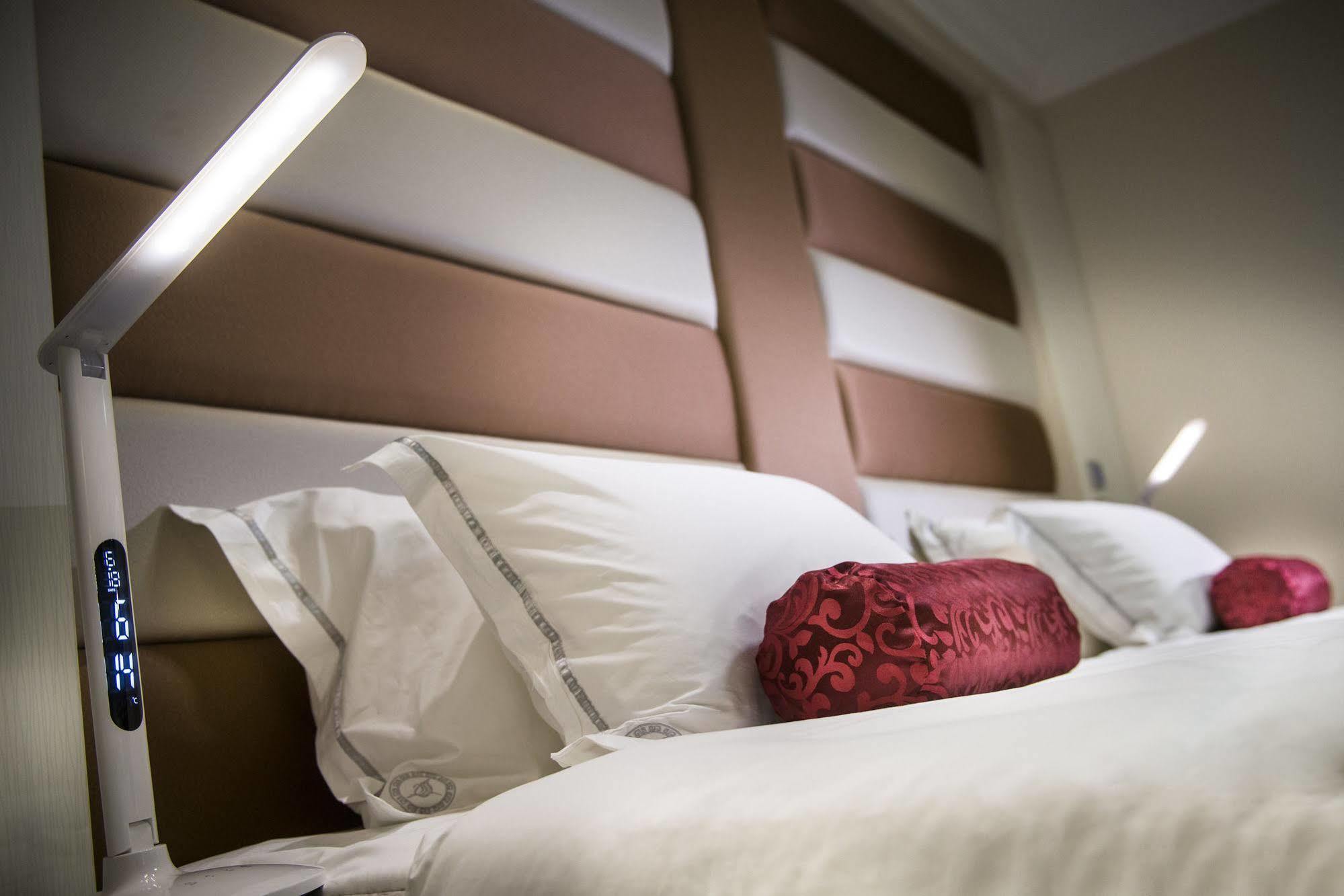 Swan River Hotel 4*