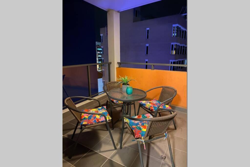 Apartment Arena Style Exec Free Netflix Wifi Wine *
