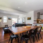 Urbanstyle Claremont Apartment - Executive Escapes