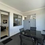 7Th Heaven In Cloverdale 2Br2Ba Parking