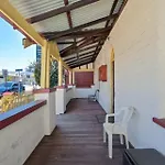 Emu Backpackers Perth - Note - Valid Passport Required For Check In