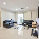 Gorgeous Family House Near Shops