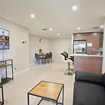Gorgeous Family House Near Shops