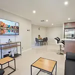 Gorgeous Family House Near Shops