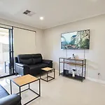 Gorgeous Family House Near Shops