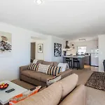 Beach View Apartment In Cottesloe