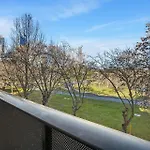 Stunning 2Br Cbd Apartment Next To King\'S Park