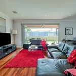 Rivervale Retreat - Spacious Family Living