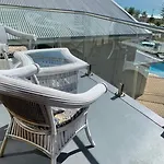 Scarborough Beach Front Resort - Shell Thirteen