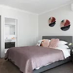 Bright Trendy 3Br Apt - Walk To River & Shops