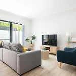 Bright Trendy 3Br Apt - Walk To River & Shops