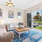 East Perth Luxury Waterfront Retreat