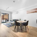 Convenient East Perth Stay With Free Parking