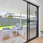 Family Friendly Close 2 Airport, Optus, Crown & City
