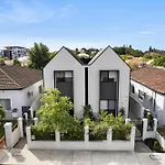 Stylish Mount Lawley Retreat Walk To Beaufort Street