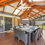 Relaxed Coastal Living With Poolside Bliss - Mullaloo