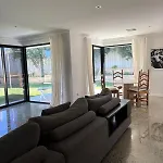 Westerly House - A Luxe Mullaloo Beach Retreat