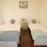 Relaxing Two-Bedroom Retreat Near The Airport