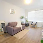 Relaxing Two-Bedroom Retreat Near The Airport