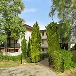 South Perth Executive Apartment