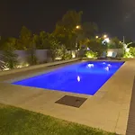 Bentley Motel