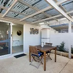 Hensman 5 - 1Brm Unit With Courtyard & Parking