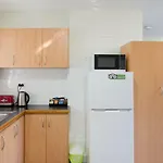 Hensman 5 - 1Brm Unit With Courtyard & Parking